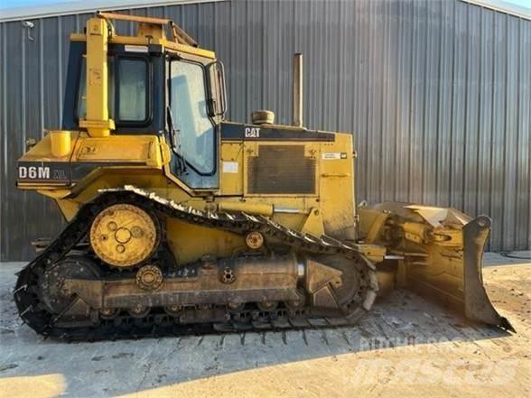 CAT D6M XL بلدوزرات مجنزرة