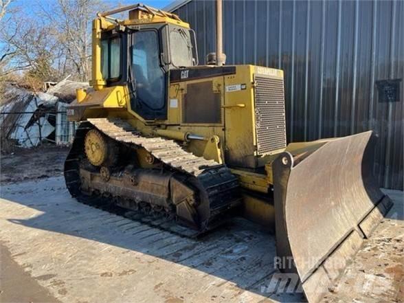 CAT D6M XL بلدوزرات مجنزرة
