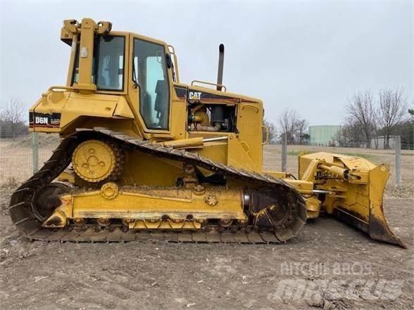 CAT D6N LGP بلدوزرات مجنزرة