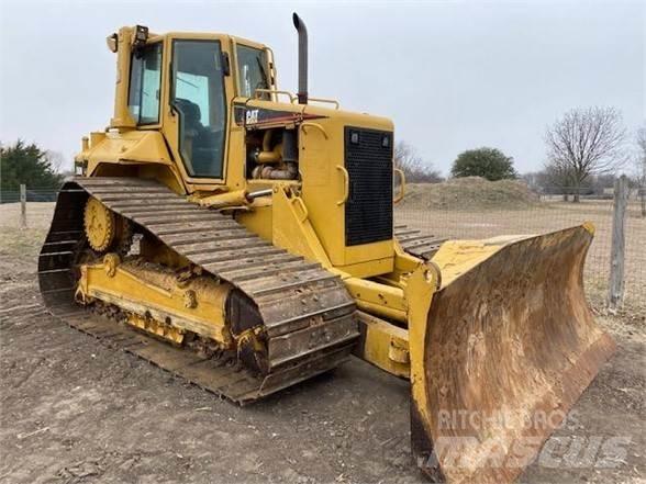 CAT D6N LGP بلدوزرات مجنزرة