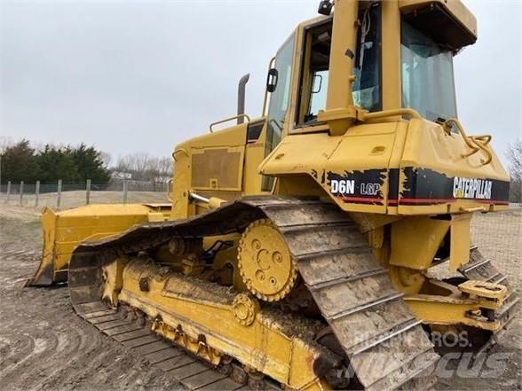 CAT D6N LGP بلدوزرات مجنزرة