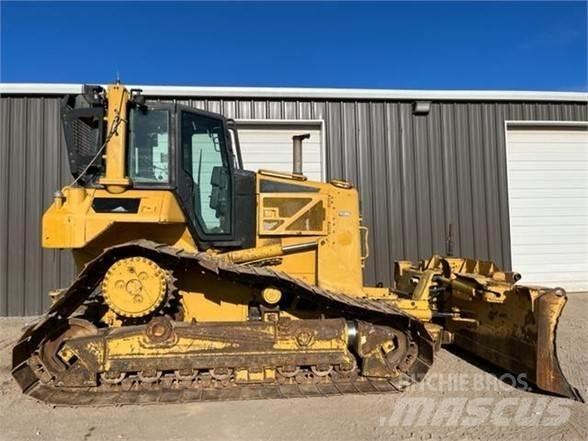 CAT D6N LGP بلدوزرات مجنزرة