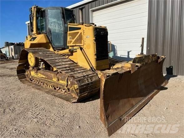 CAT D6N LGP بلدوزرات مجنزرة
