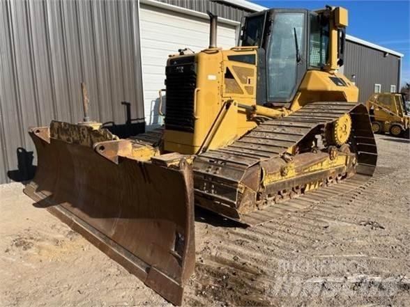 CAT D6N LGP بلدوزرات مجنزرة