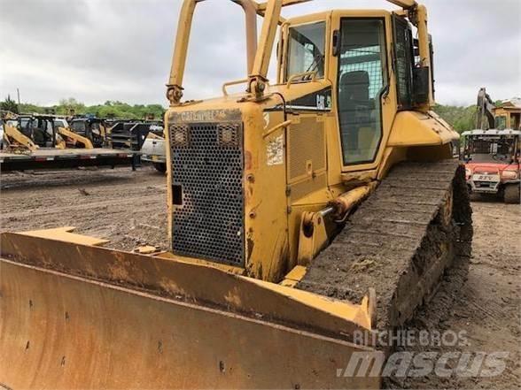 CAT D6N XL بلدوزرات مجنزرة
