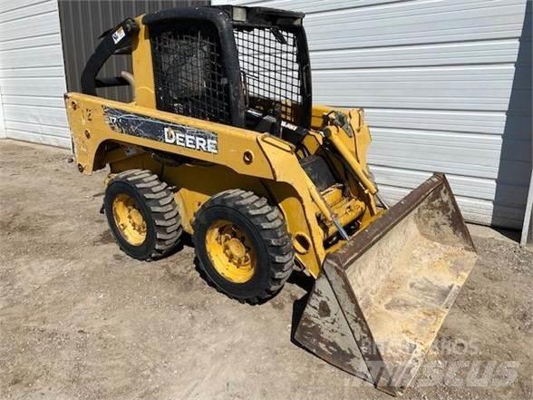 John Deere 317 لوادر انزلاقية التوجيه