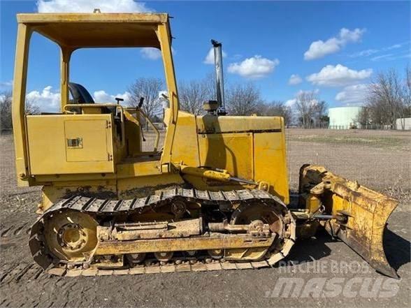 John Deere 450 بلدوزرات مجنزرة