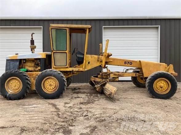 John Deere 570 معدات تمهيد الطرق