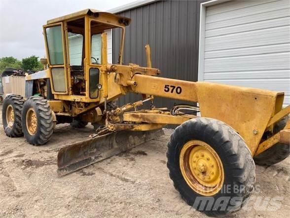 John Deere 570 معدات تمهيد الطرق