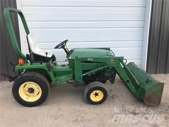 John Deere 655 الجرارات