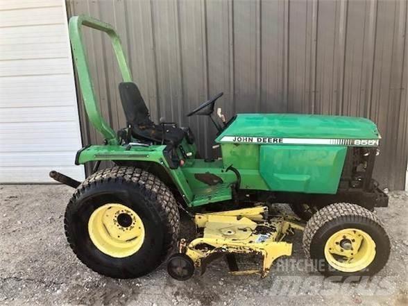 John Deere 855 الجرارات