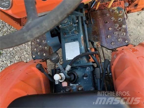 Kubota B7100 الجرارات