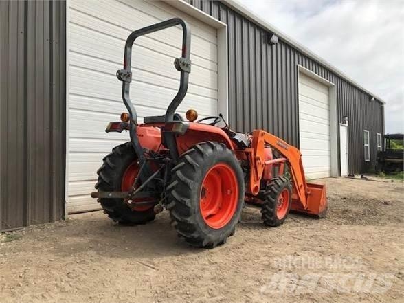 Kubota L3200 الجرارات