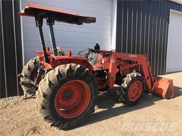 Kubota M4700 الجرارات