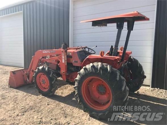 Kubota M4700 الجرارات