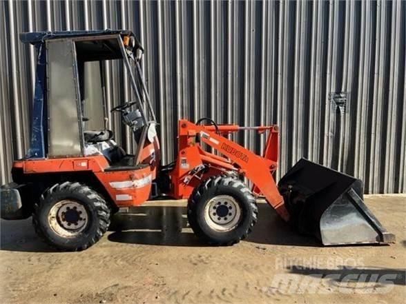 Kubota R420 لوادر بعجل