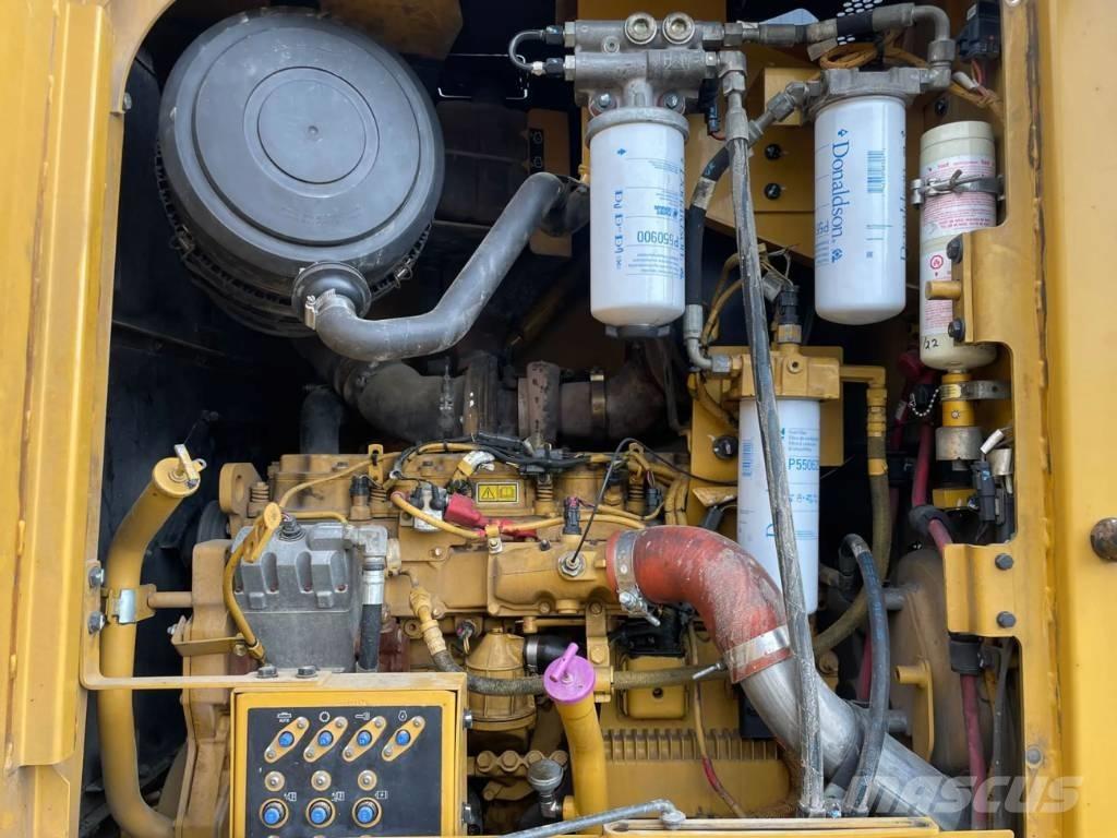 CAT 140M معدات تمهيد الطرق