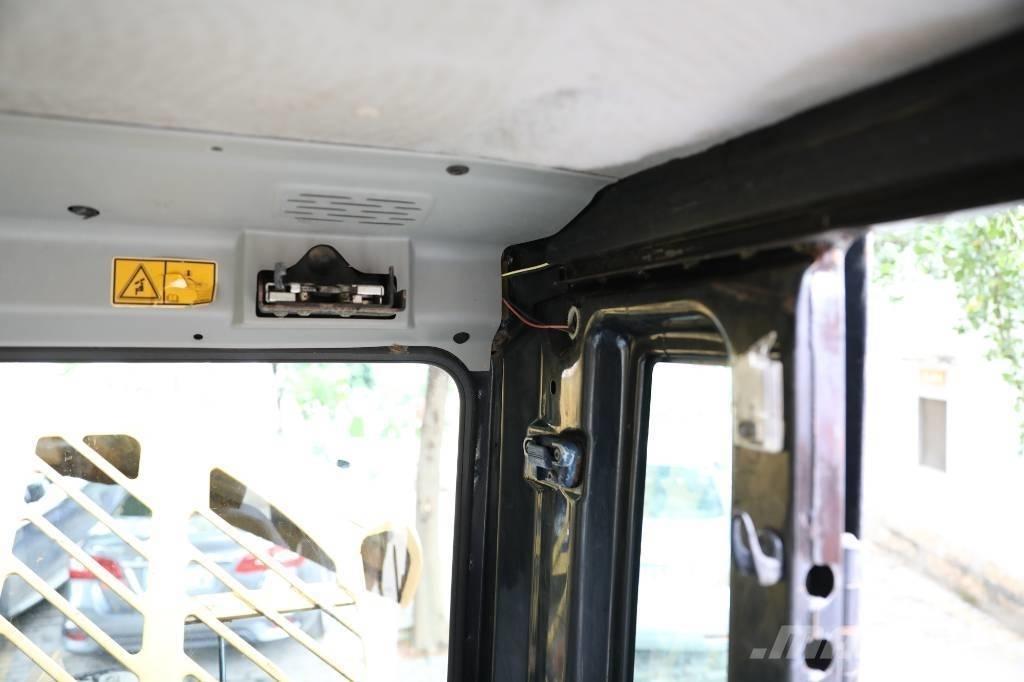 CAT 307 D حفارات زحافة