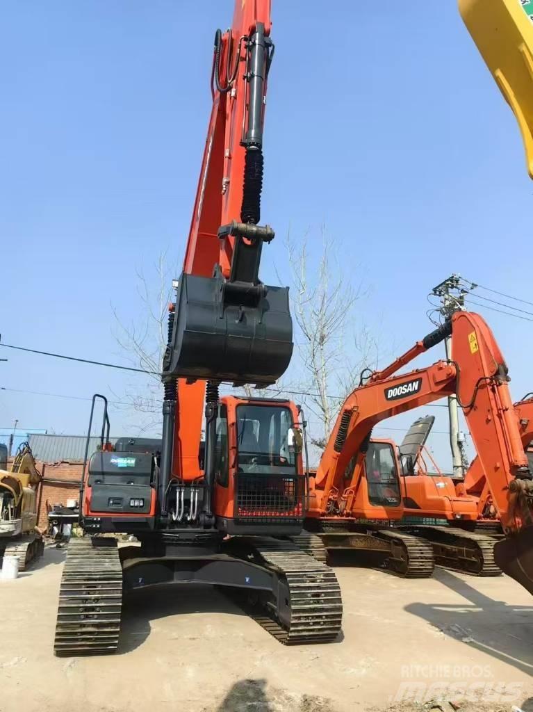 Doosan DX 225 LC حفارات زحافة