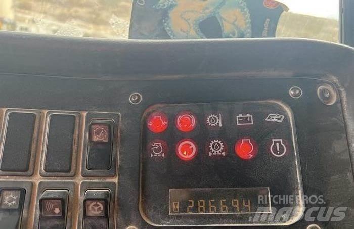 CAT 771D عربات نقل قلابة للمواقع