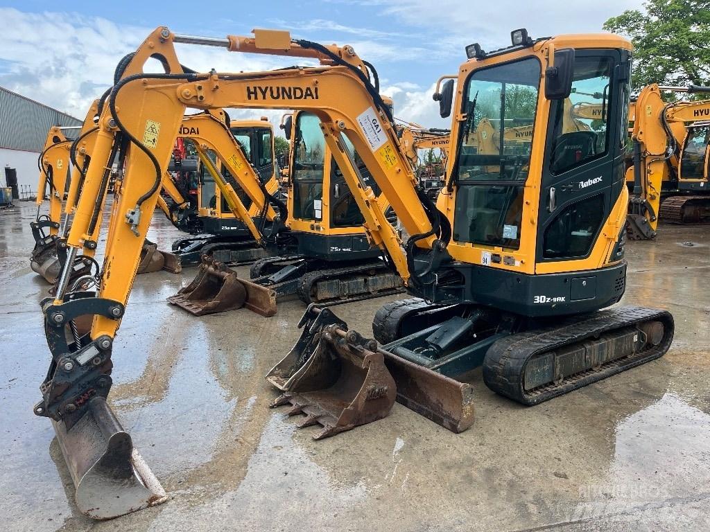 Hyundai R30 Z-9AK حفارات صغيرة أقل من 7 طن (حفارات صغيرة)