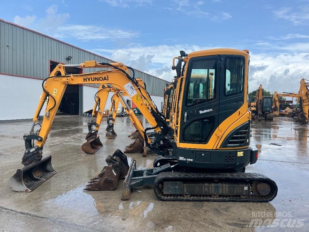Hyundai R30 Z-9AK حفارات صغيرة أقل من 7 طن (حفارات صغيرة)