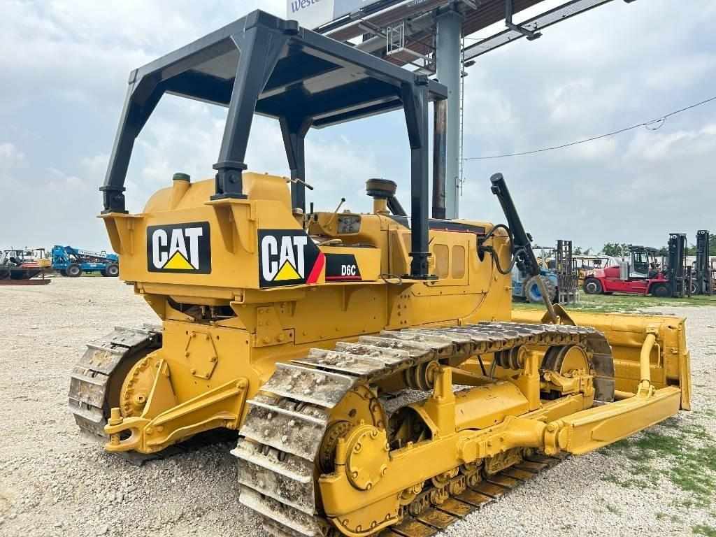 CAT D 6 C بلدوزرات مجنزرة