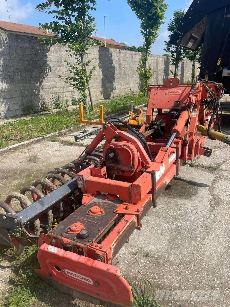 Maschio Aquila 5000 كاسحات