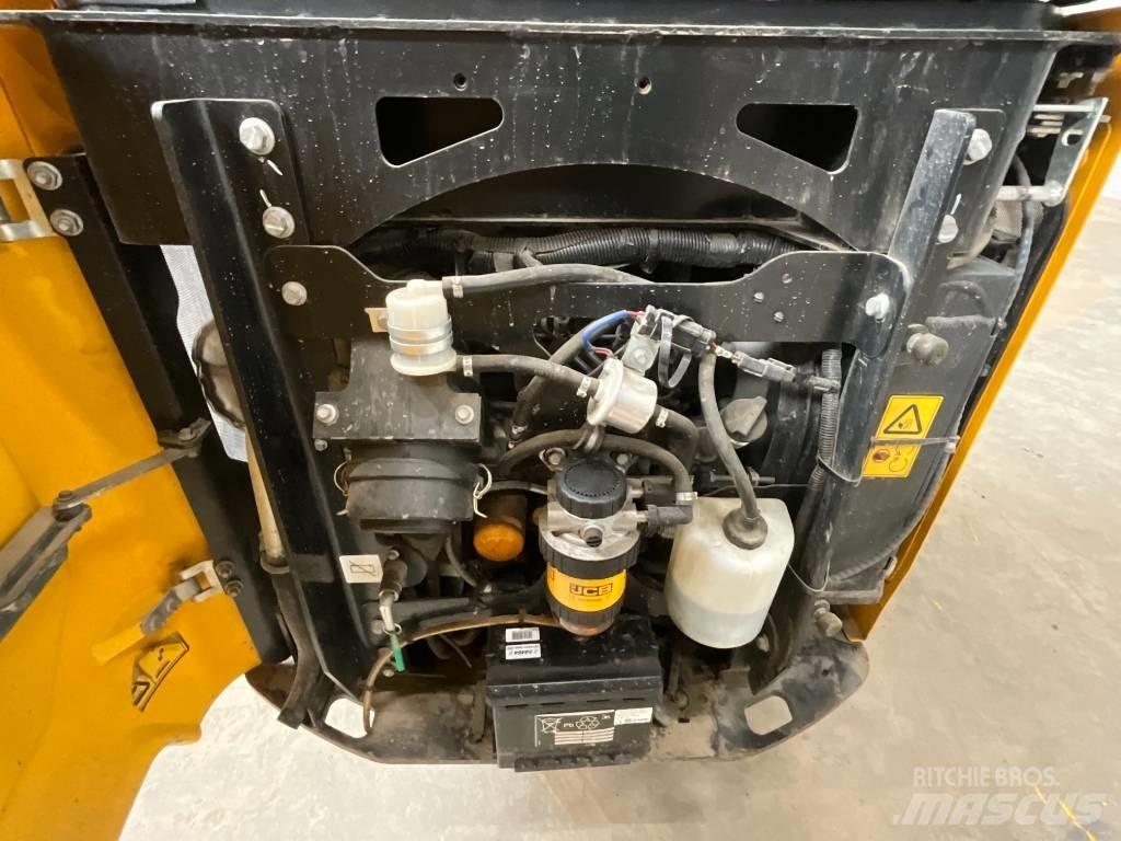JCB 15 C-1 حفارات صغيرة أقل من 7 طن (حفارات صغيرة)