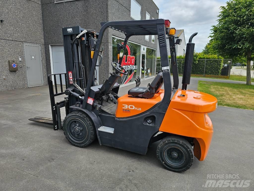 Doosan D 30 G شاحنات الديزل