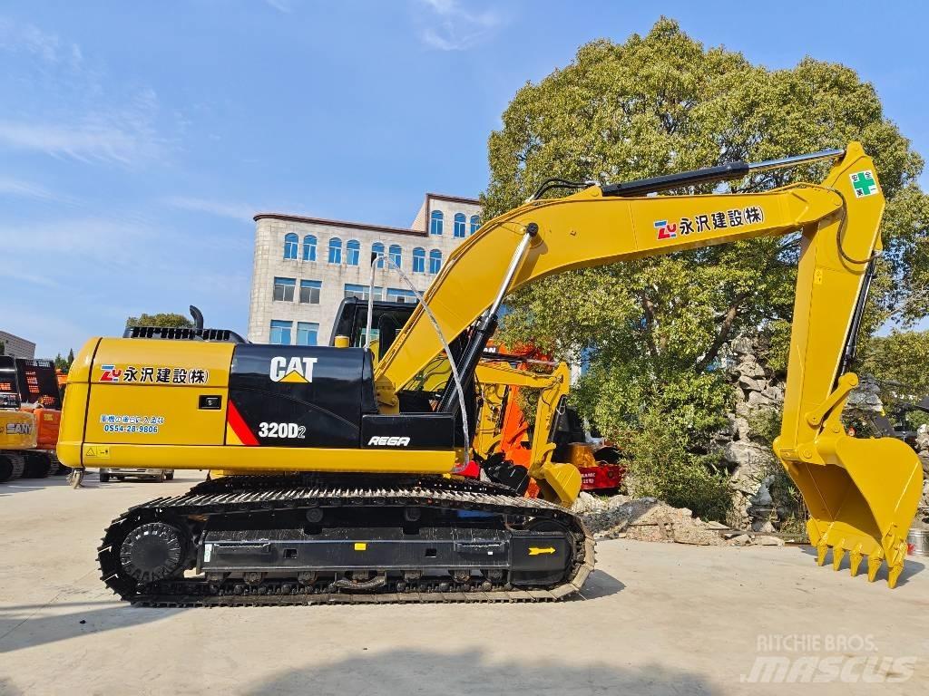 CAT 320 D حفارات زحافة