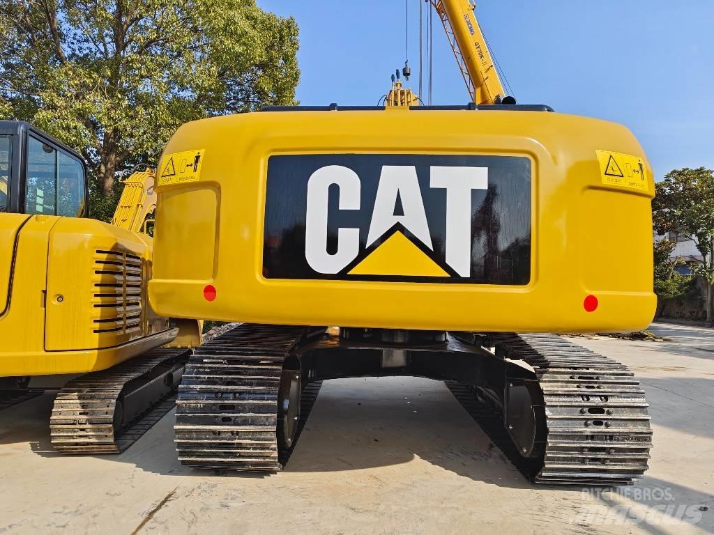 CAT 320 D حفارات زحافة
