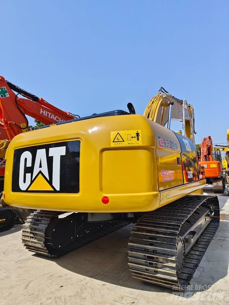CAT 320 D حفارات زحافة