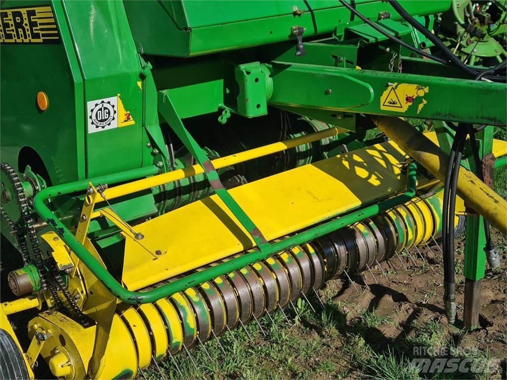 John Deere 590 محزمات مستديرة