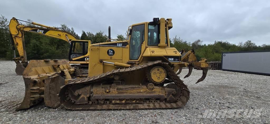 CAT D 6 N LGP بلدوزرات مجنزرة