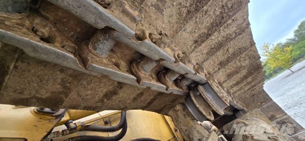 CAT D 6 N LGP بلدوزرات مجنزرة