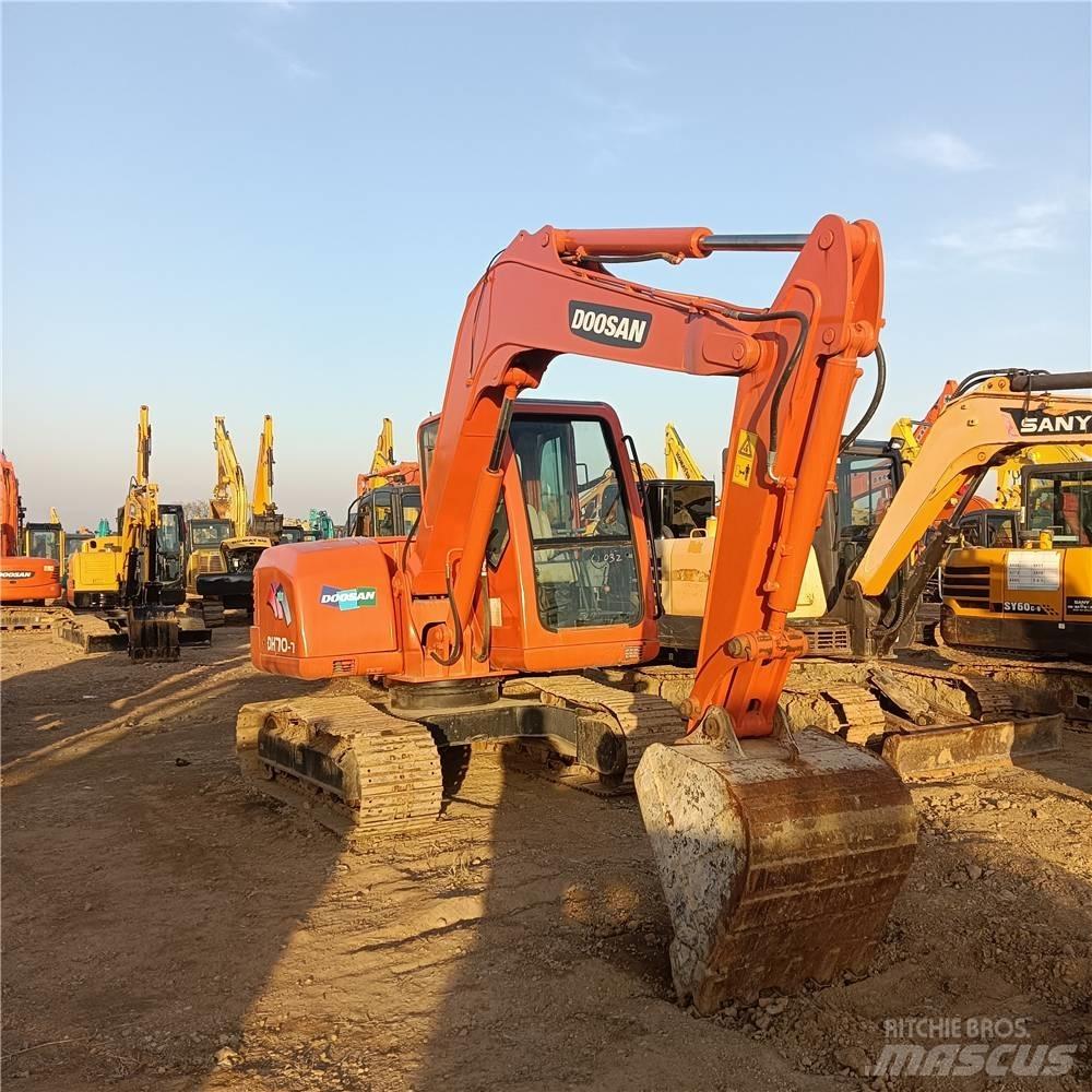 Doosan DH 70 حفارات زحافة