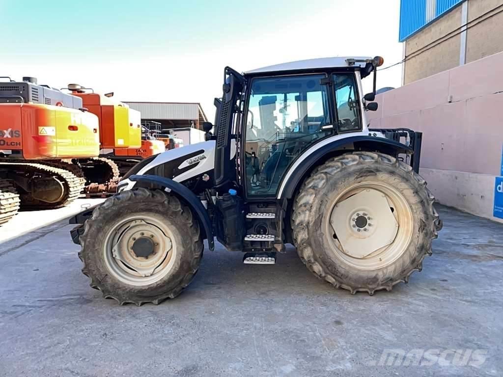 Valtra G115 الجرارات