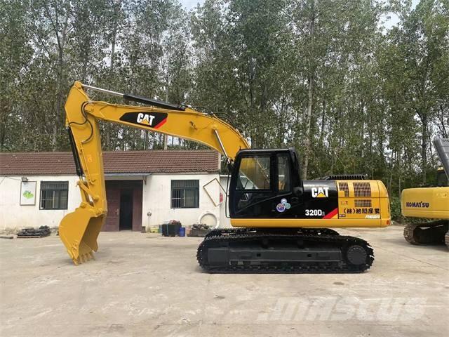 CAT 320D2 حفارات زحافة