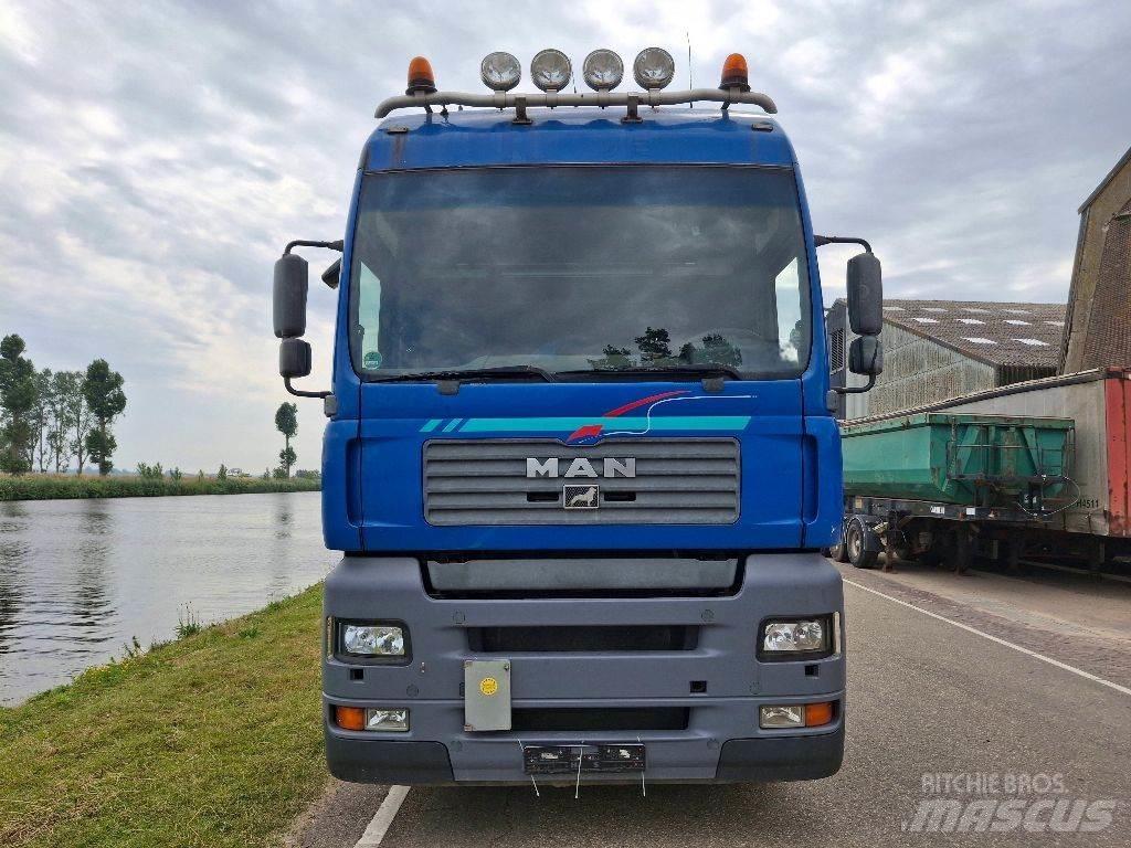 MAN TGA 26.390 6X2 شاحنات بمقصورة وهيكل