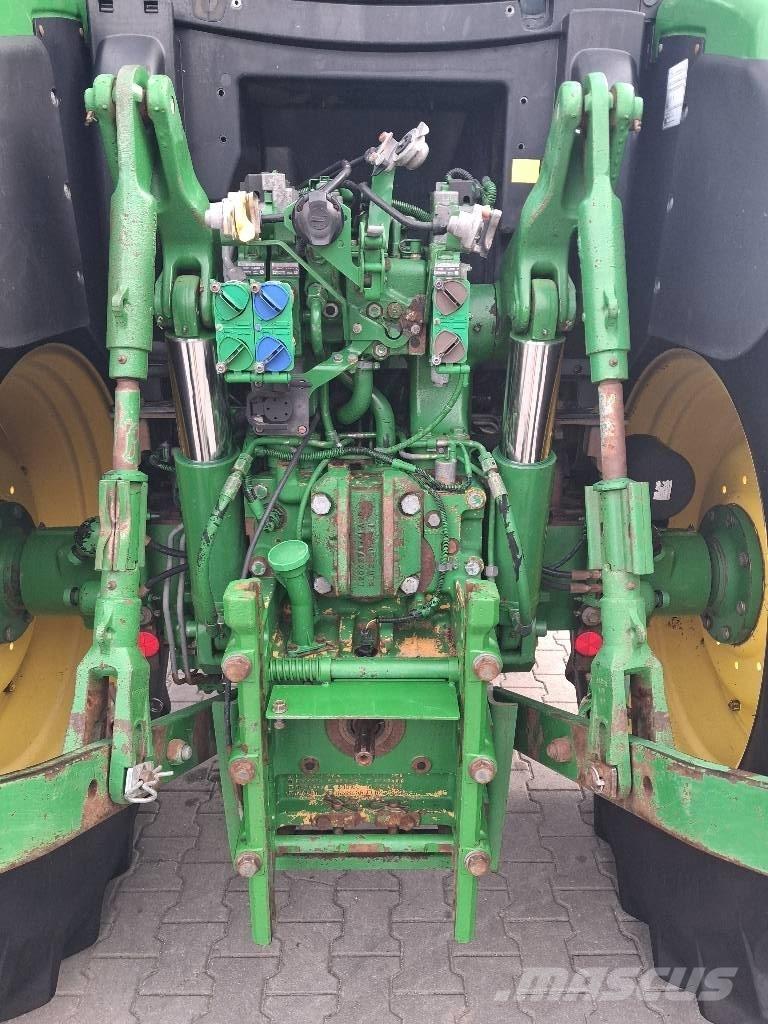 John Deere 6150 R الجرارات