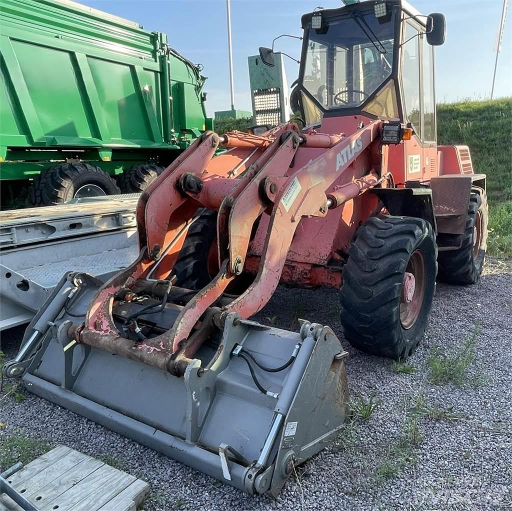 Atlas 72 E لوادر بعجل