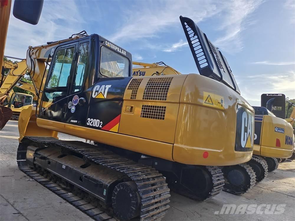 CAT 320 D 2 L حفارات زحافة