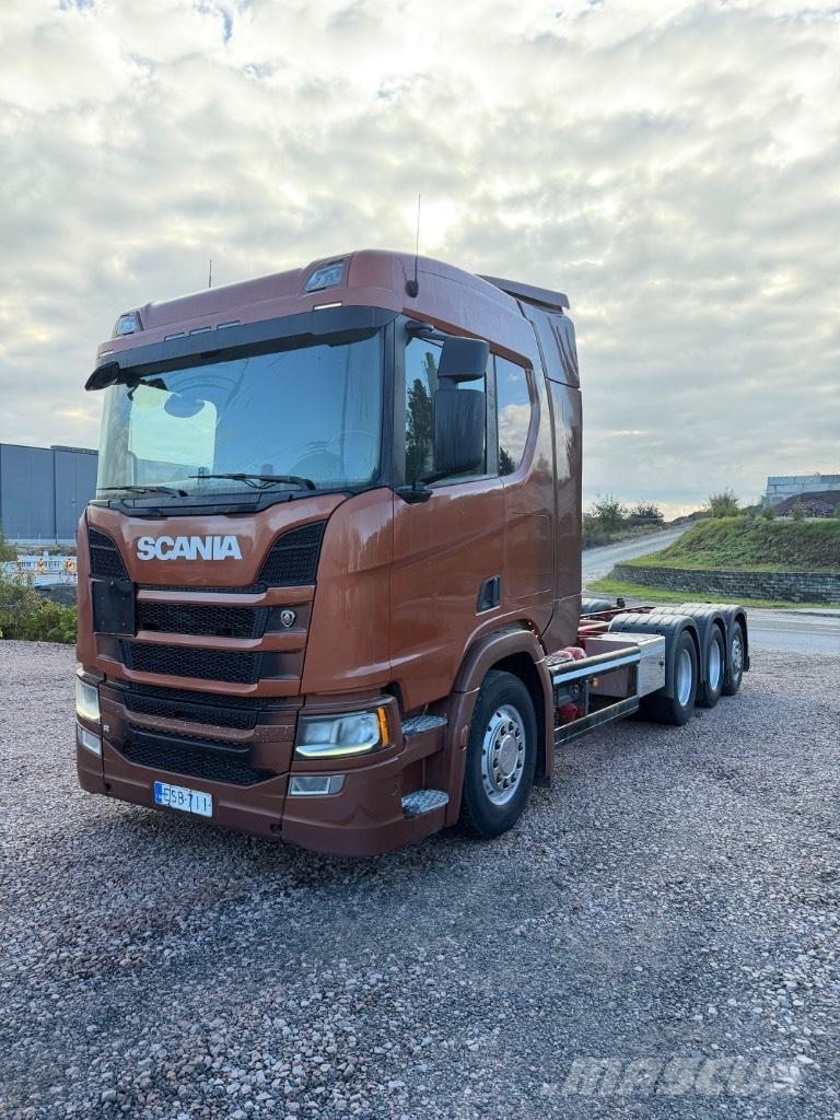 Scania R540B8x4*4NB شاحنات بمقصورة وهيكل