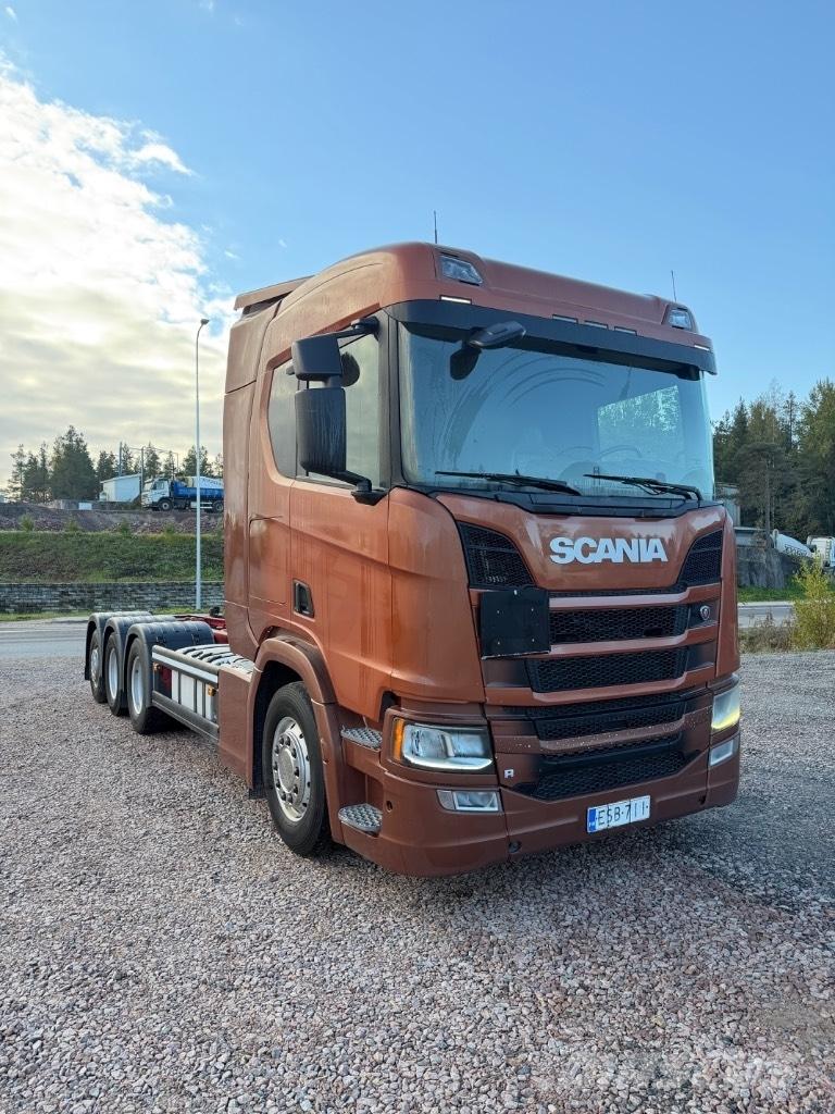 Scania R540B8x4*4NB شاحنات بمقصورة وهيكل