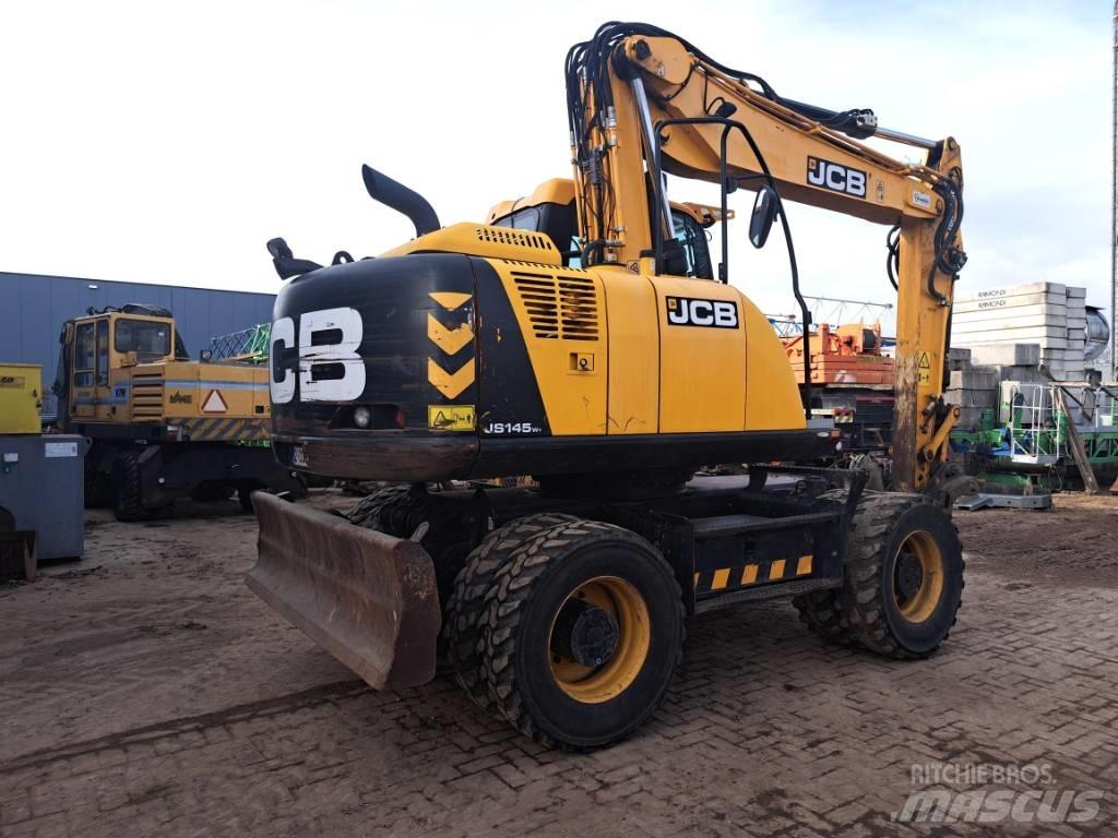 JCB JS 145 W حفارات بعجل