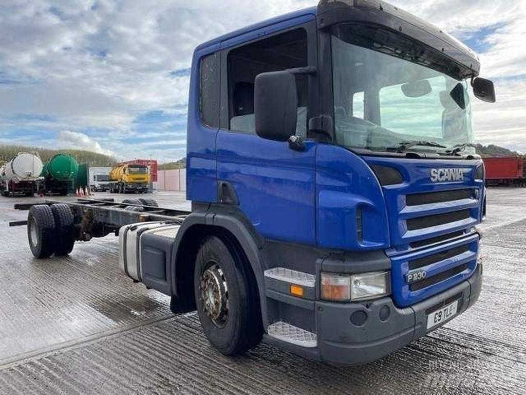 Scania P 230 شاحنات بمقصورة وهيكل