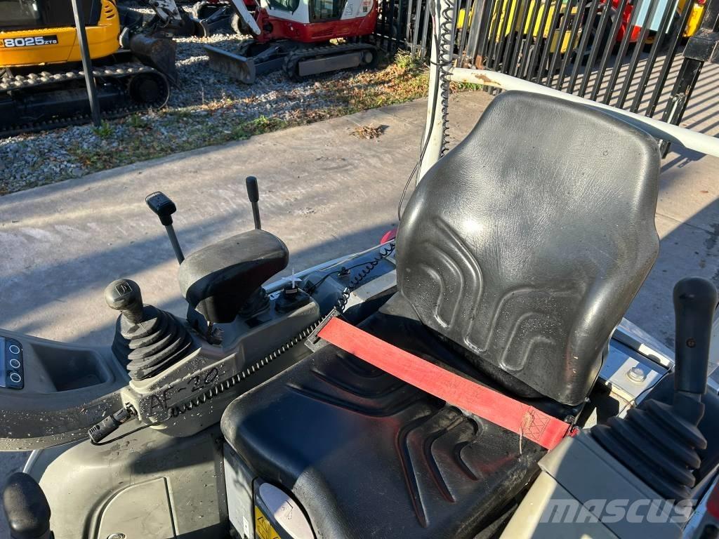 Takeuchi TB 216 حفارات صغيرة أقل من 7 طن (حفارات صغيرة)