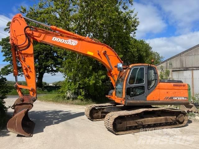 Doosan DX 225 LC حفارات زحافة