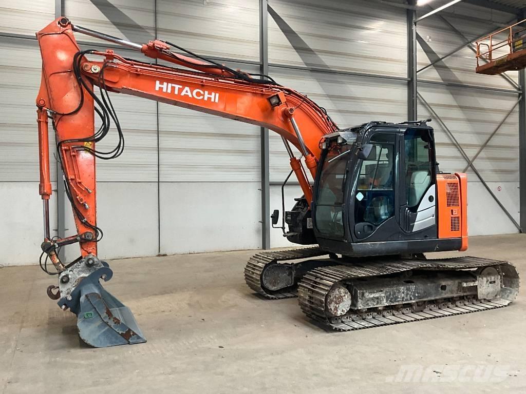 Hitachi ZX 135 US-6 حفارات زحافة